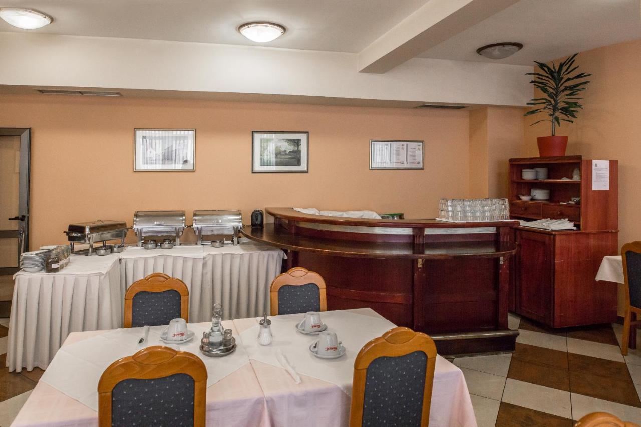 Hotel Carlstadt Karlovac Exterior foto